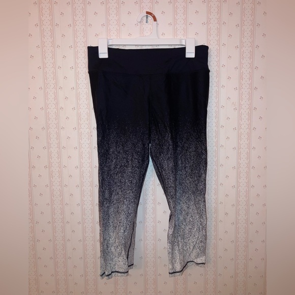 Cute cropped leggings Betsy Johnson size large - Picture 1 of 5